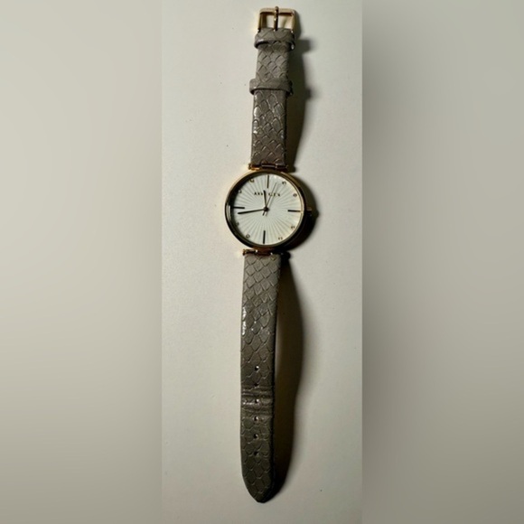 ANNE KLEIN AK GOLD TONE CRYSTAL LIGHT GREY GENUINE LEATHER BRACELET WATCH - Picture 7 of 9